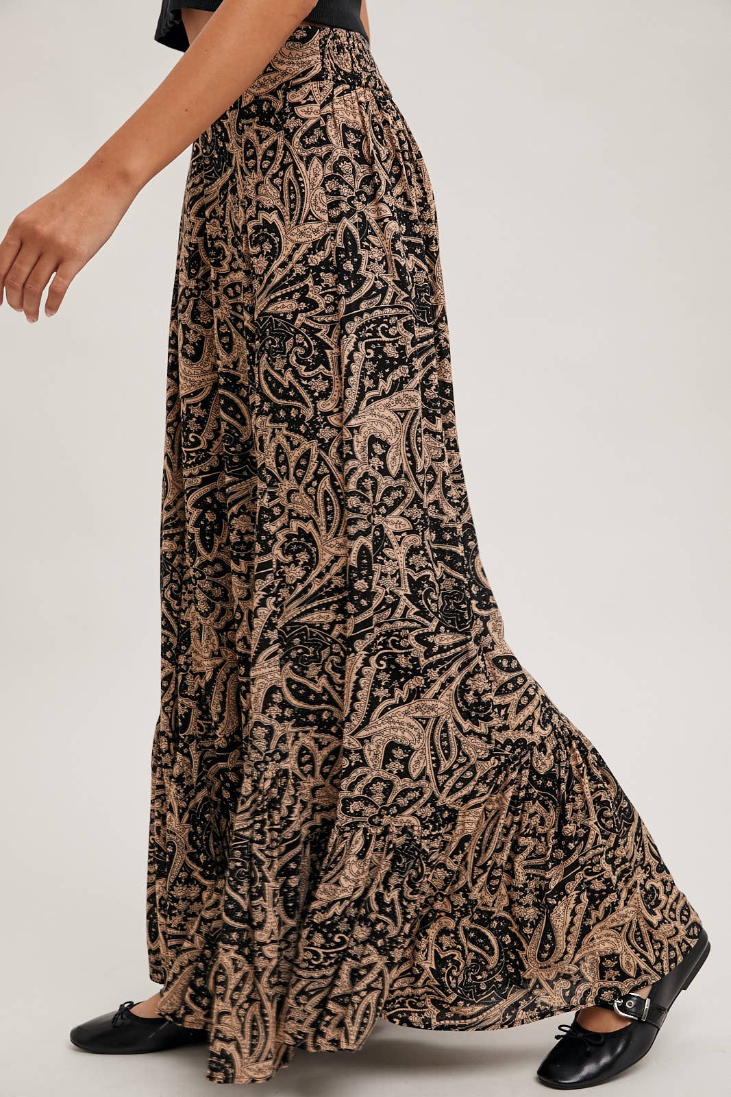 PAISLEY PRINT WIDE RUFFLED PANTS: Black / B02250