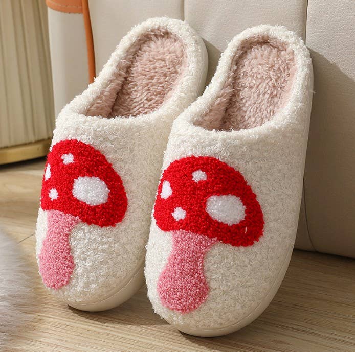 SOFT PLUSH MUSHROOM HEART RAINBOW WARM SLIPPERS | 40SP014: Rainbow / Large