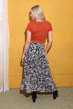 Load image into Gallery viewer, 26N20-A876 PRINTED MAXI SKIRT WITH HIGH SIDE SLIT
