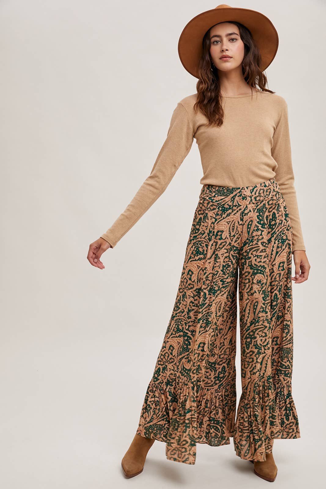 PAISLEY PRINT WIDE RUFFLED PANTS: Black / B02250