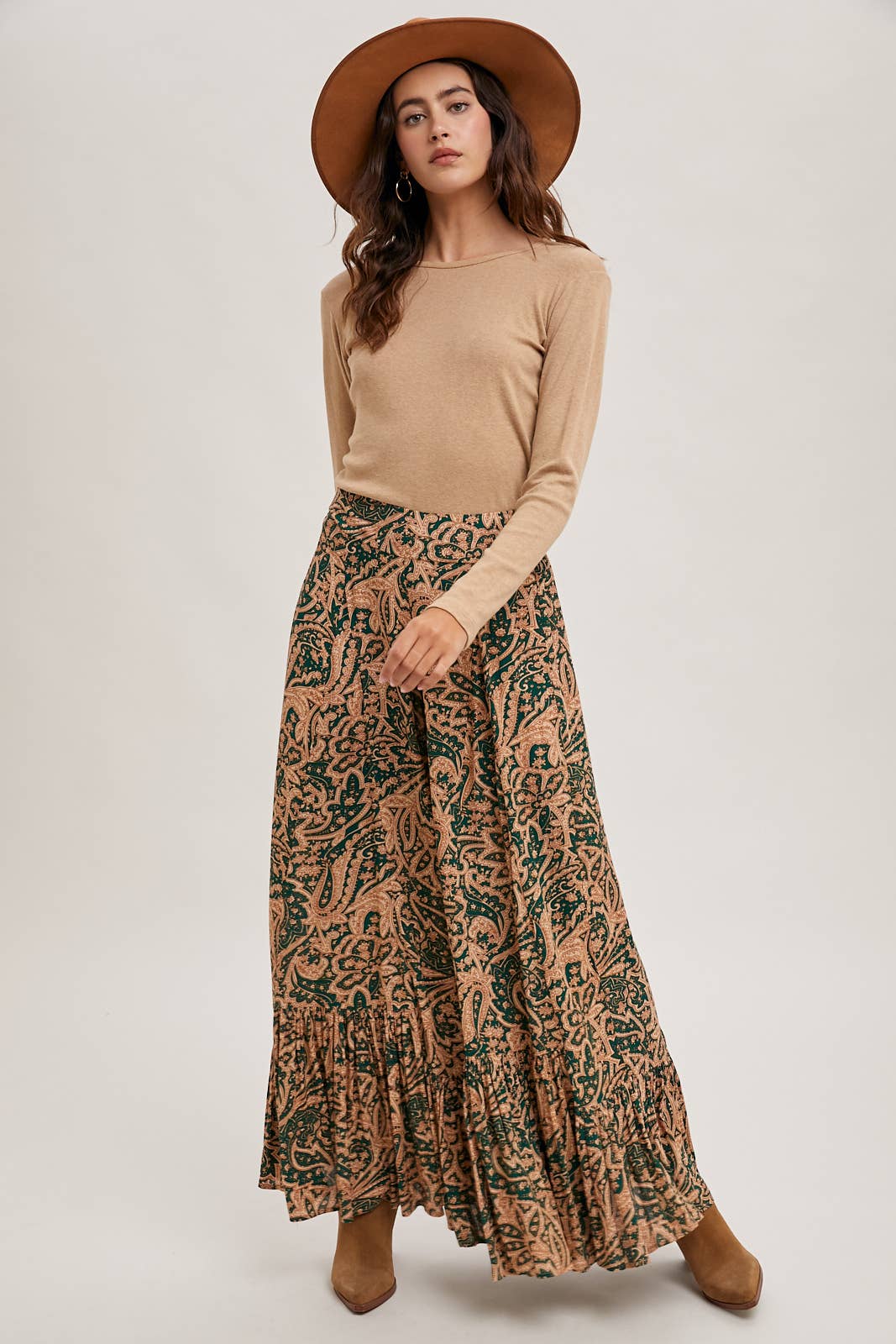 PAISLEY PRINT WIDE RUFFLED PANTS: Black / B02250