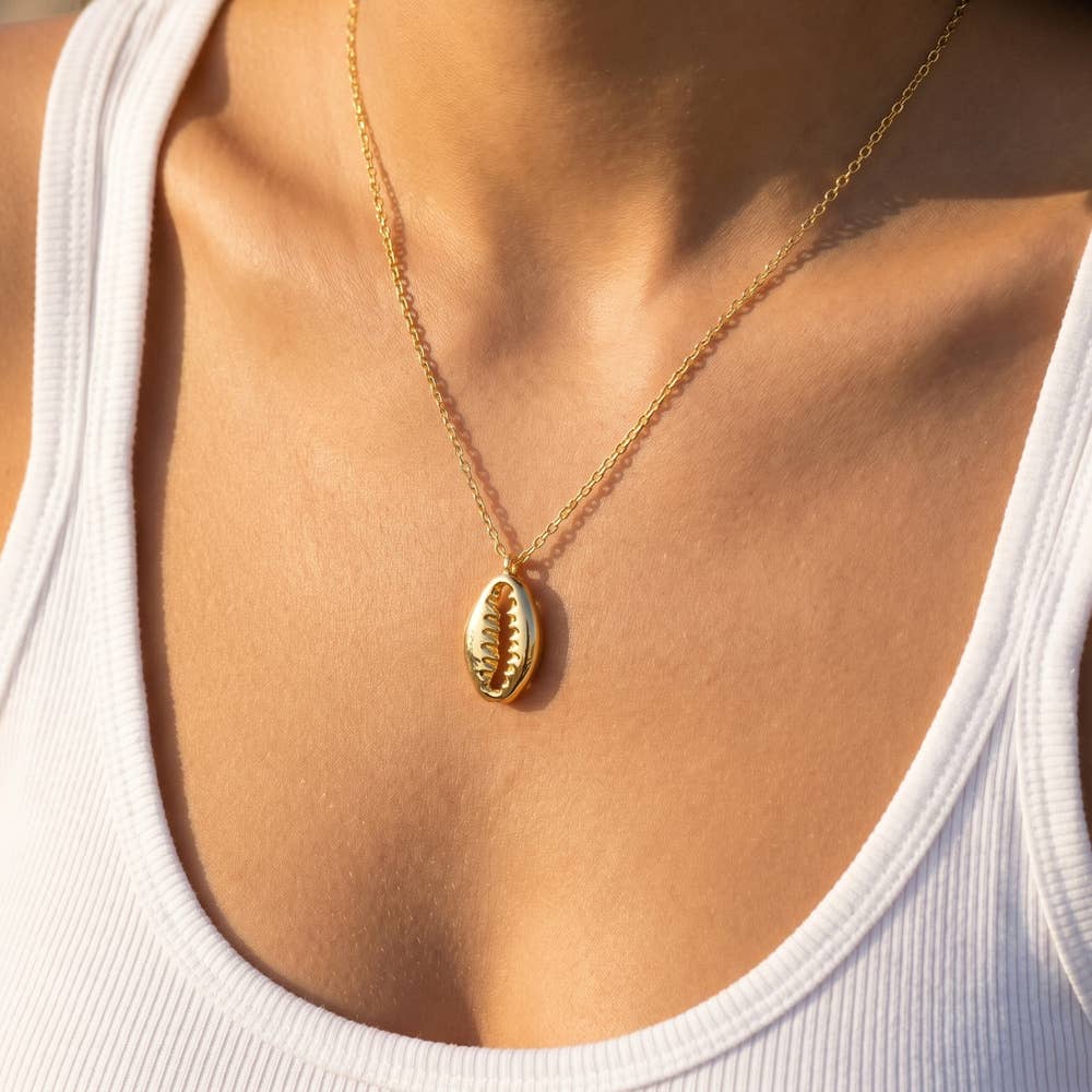18K Gold Dipped Cowrie Shell Pendant Necklace: R