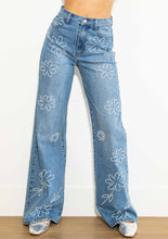 Load image into Gallery viewer, Pearl Hotfix High-Rise Wideleg Jeans
