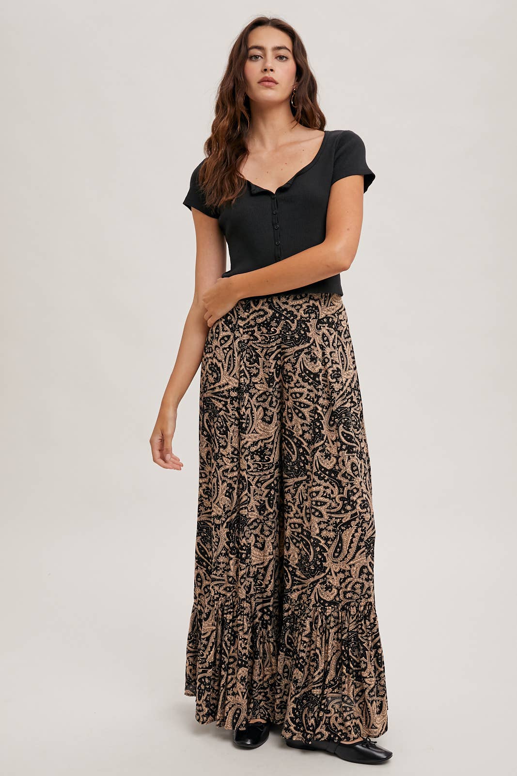 PAISLEY PRINT WIDE RUFFLED PANTS: Black / B02250