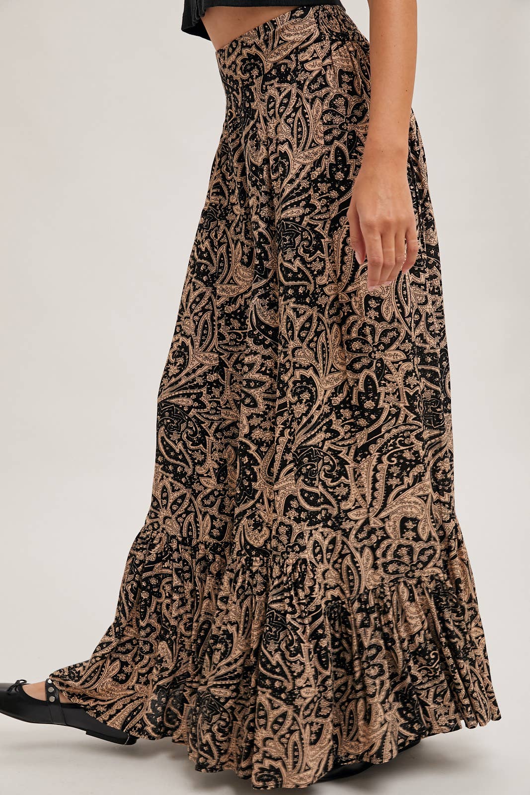 PAISLEY PRINT WIDE RUFFLED PANTS: Black / B02250