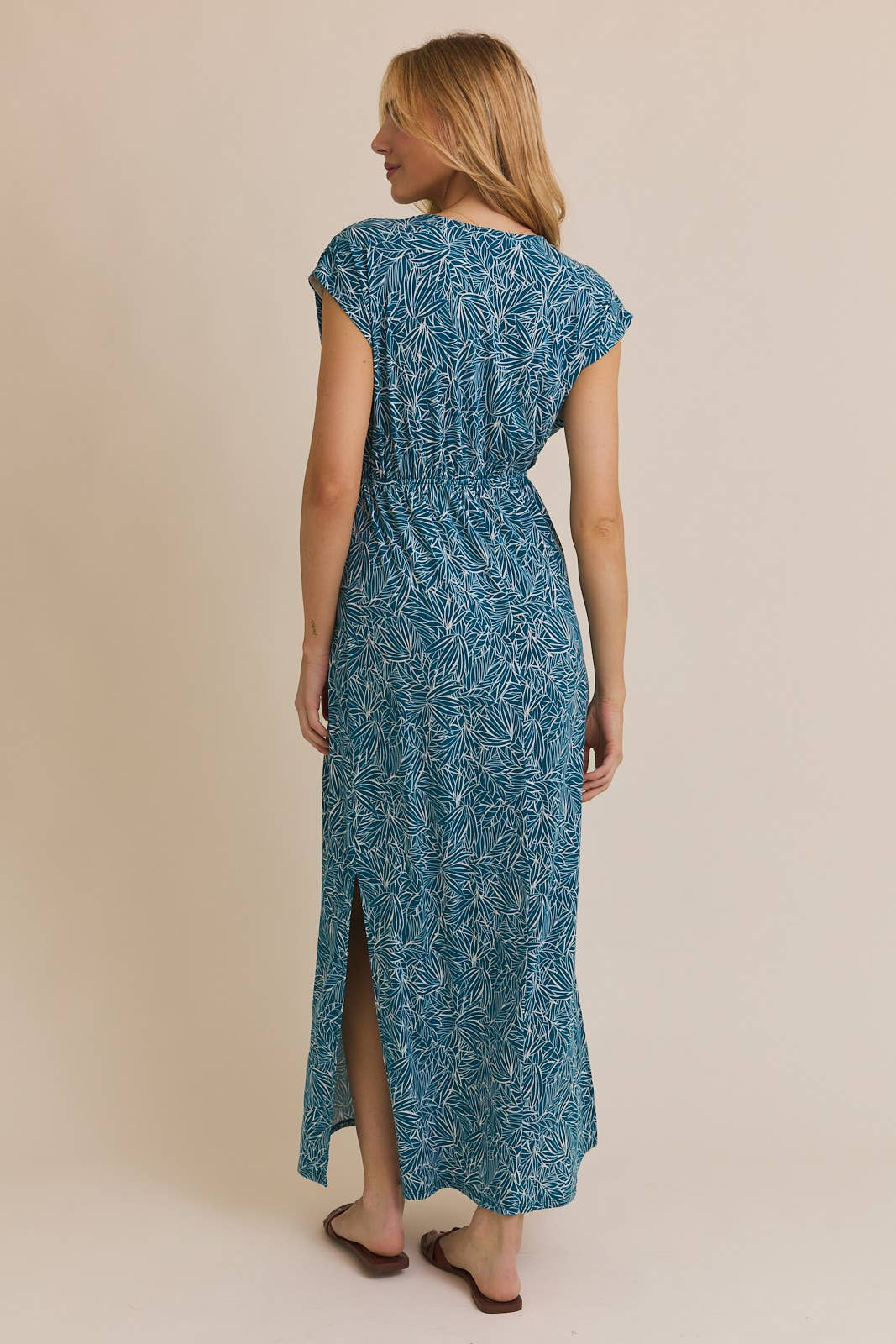 V-NECK SHORT SLEEVE WAIST TIE TROPICAL PRINT DRESS: TEAL-WHITE TROPICAL / D19903
