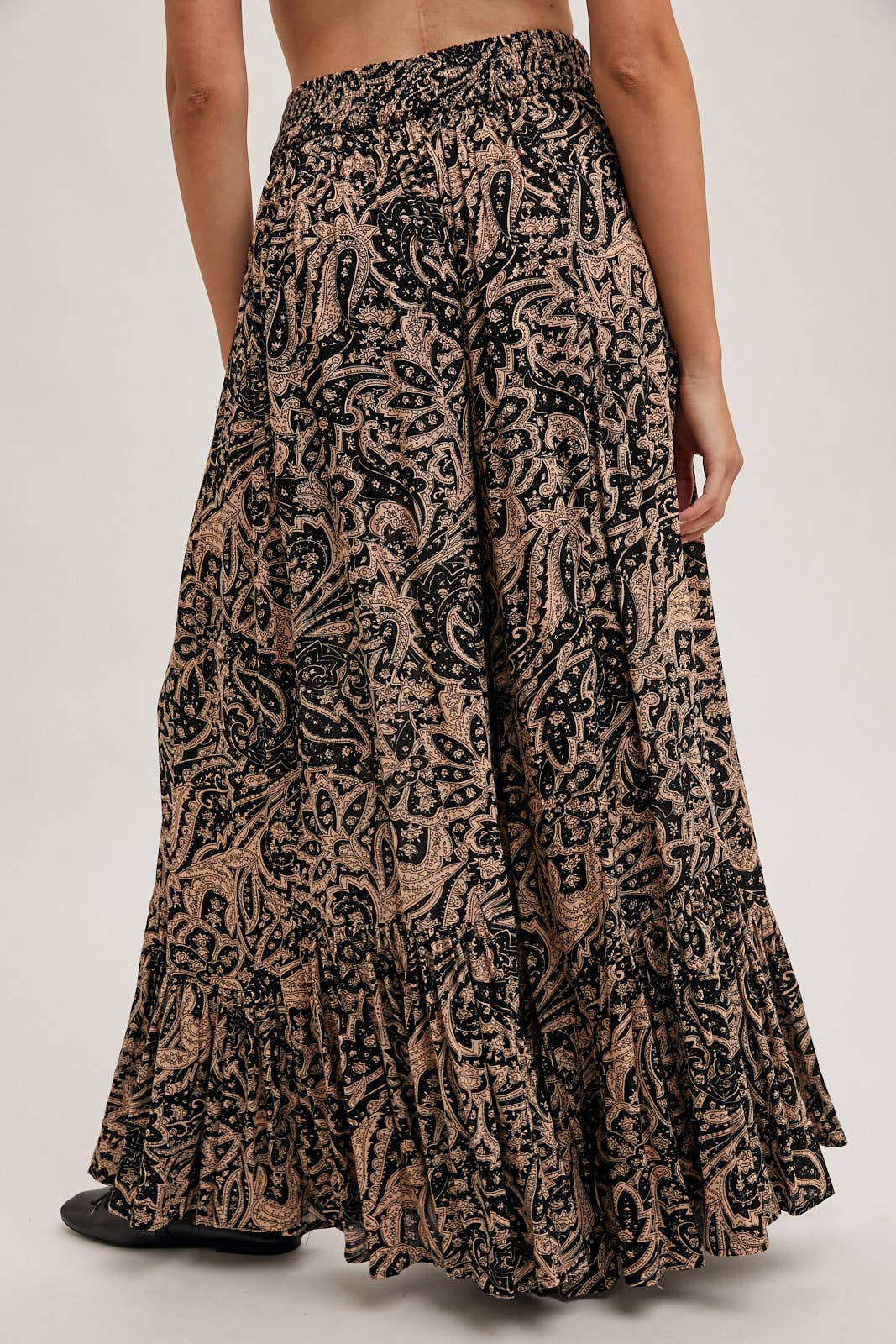 PAISLEY PRINT WIDE RUFFLED PANTS: Black / B02250
