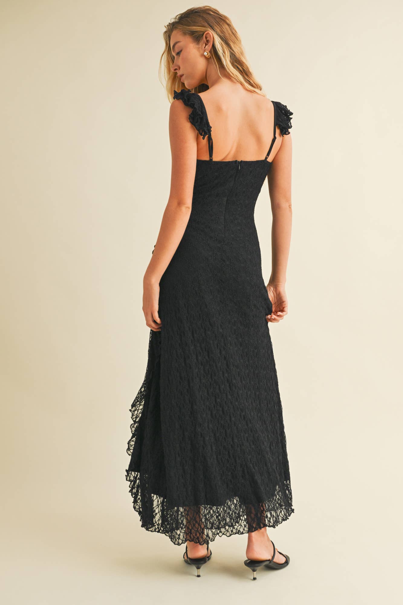 RUFFLE LACE STRAP FRONT SLIT DRESS: Black / S24964