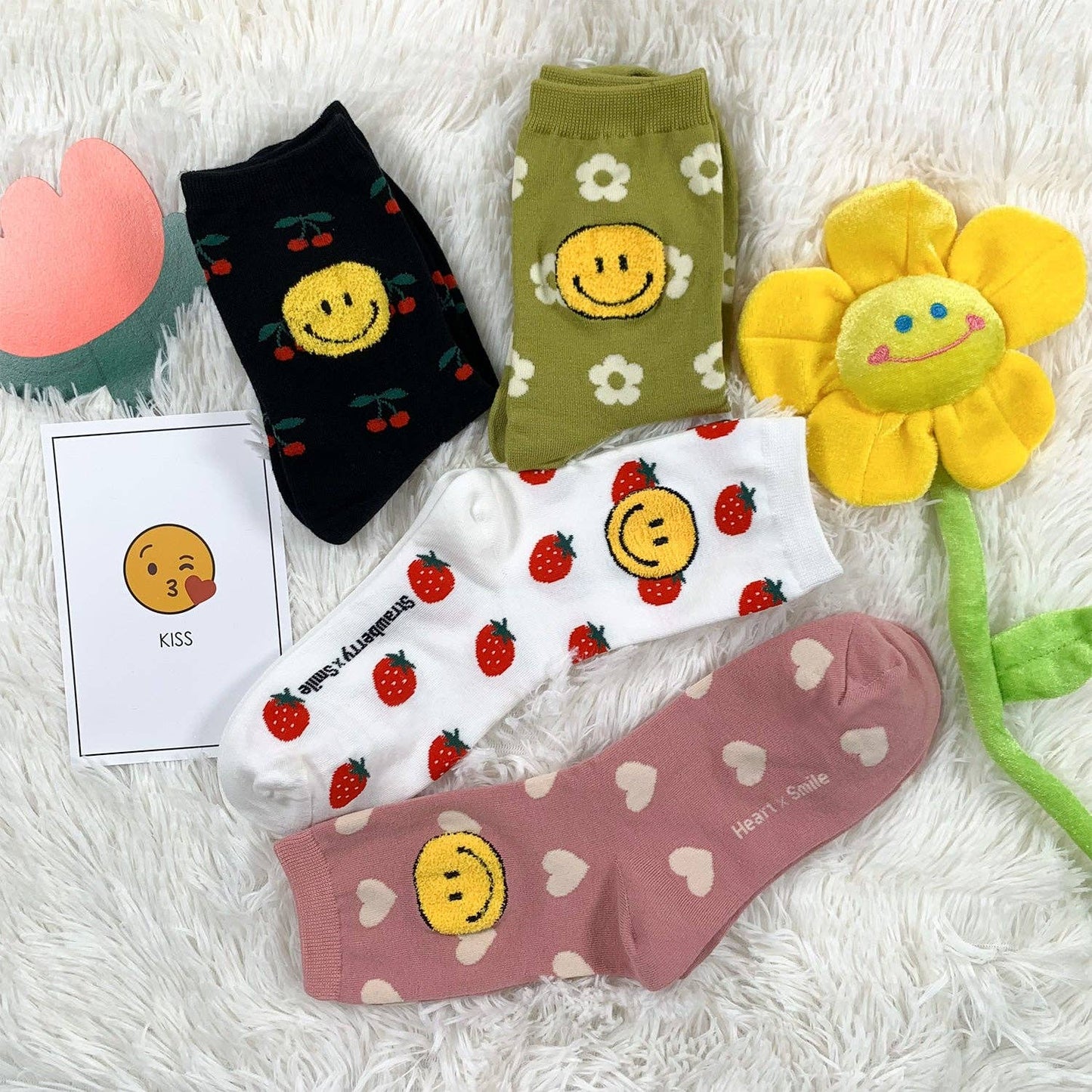 Women's Crew Kitsch Smile Socks: KW-C-251-4