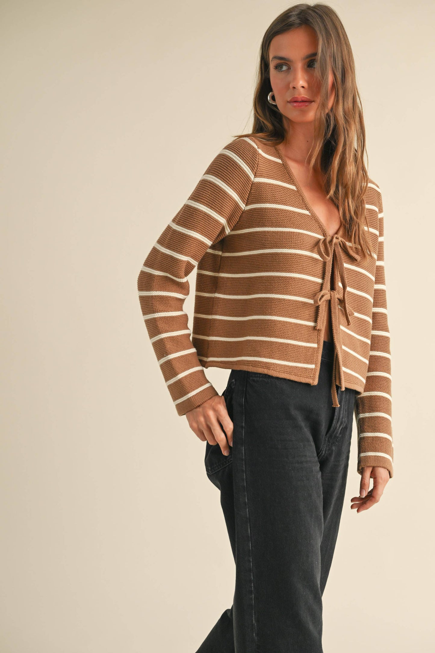 J4757   STRIPED TIED FRONT CARDIGAN: MOCHA/WHITE