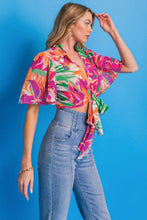 Load image into Gallery viewer, A printed woven top - IT12246: JADE FUCHSIA
