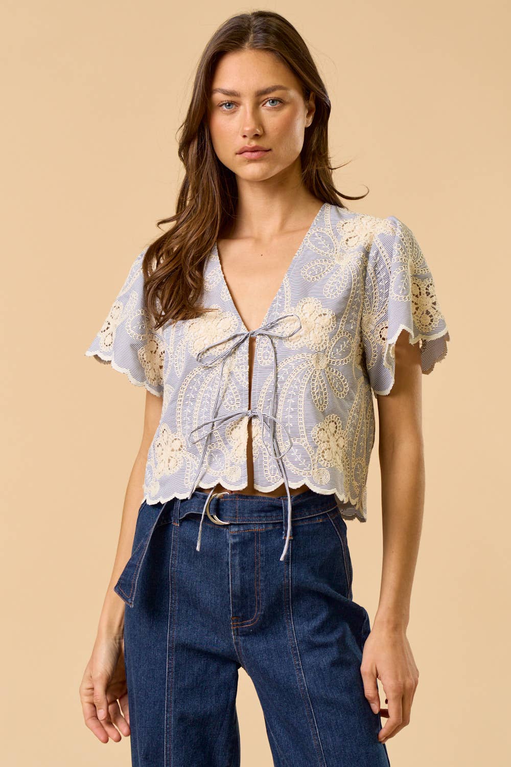ILT6252 Embroidered Short Sleeve Top with Front Ties : BLACK-OFF WHITE