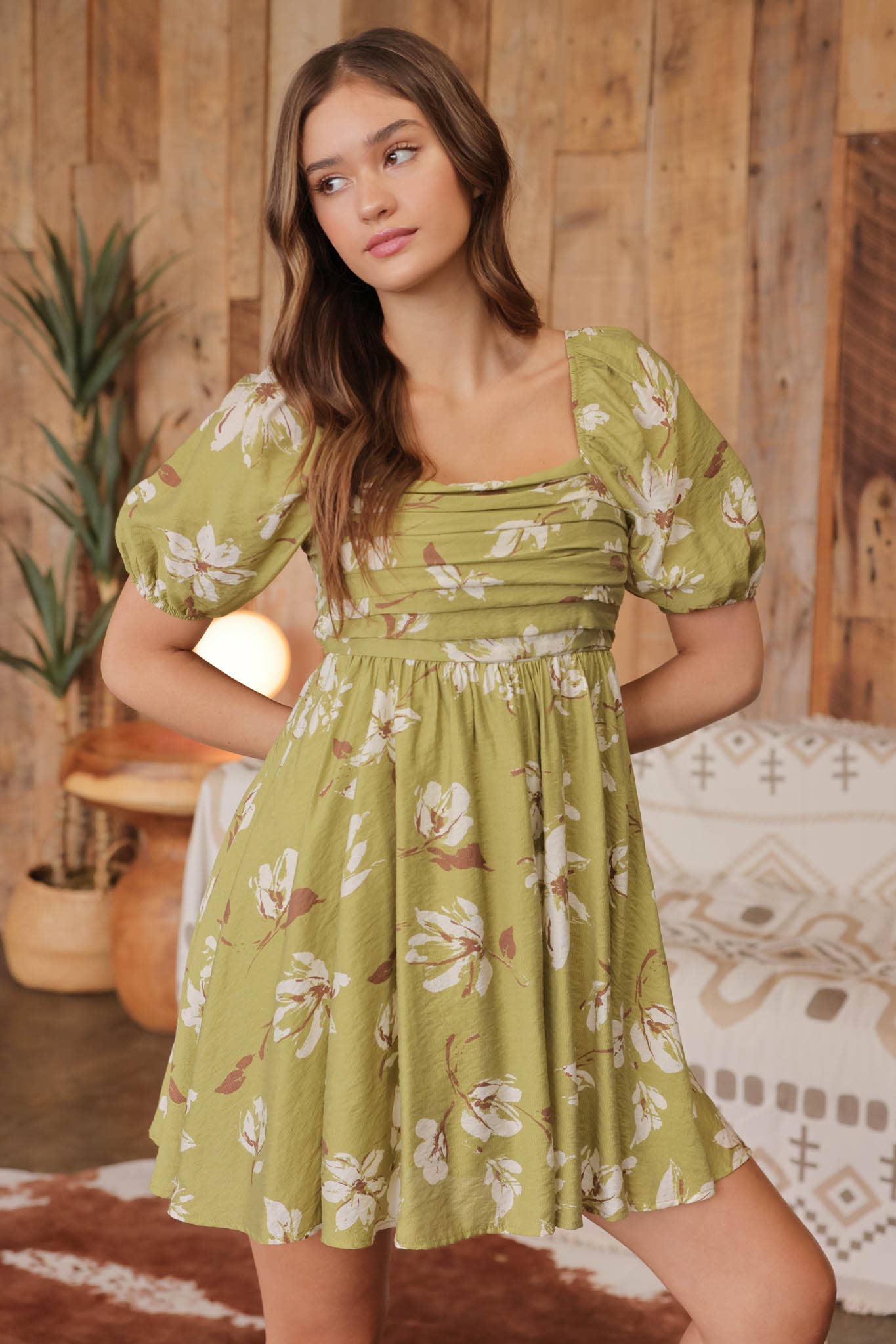 FLORAL PLEATED PUFF SLEEVE MINI DRESS: CR2212A_OLIVE
