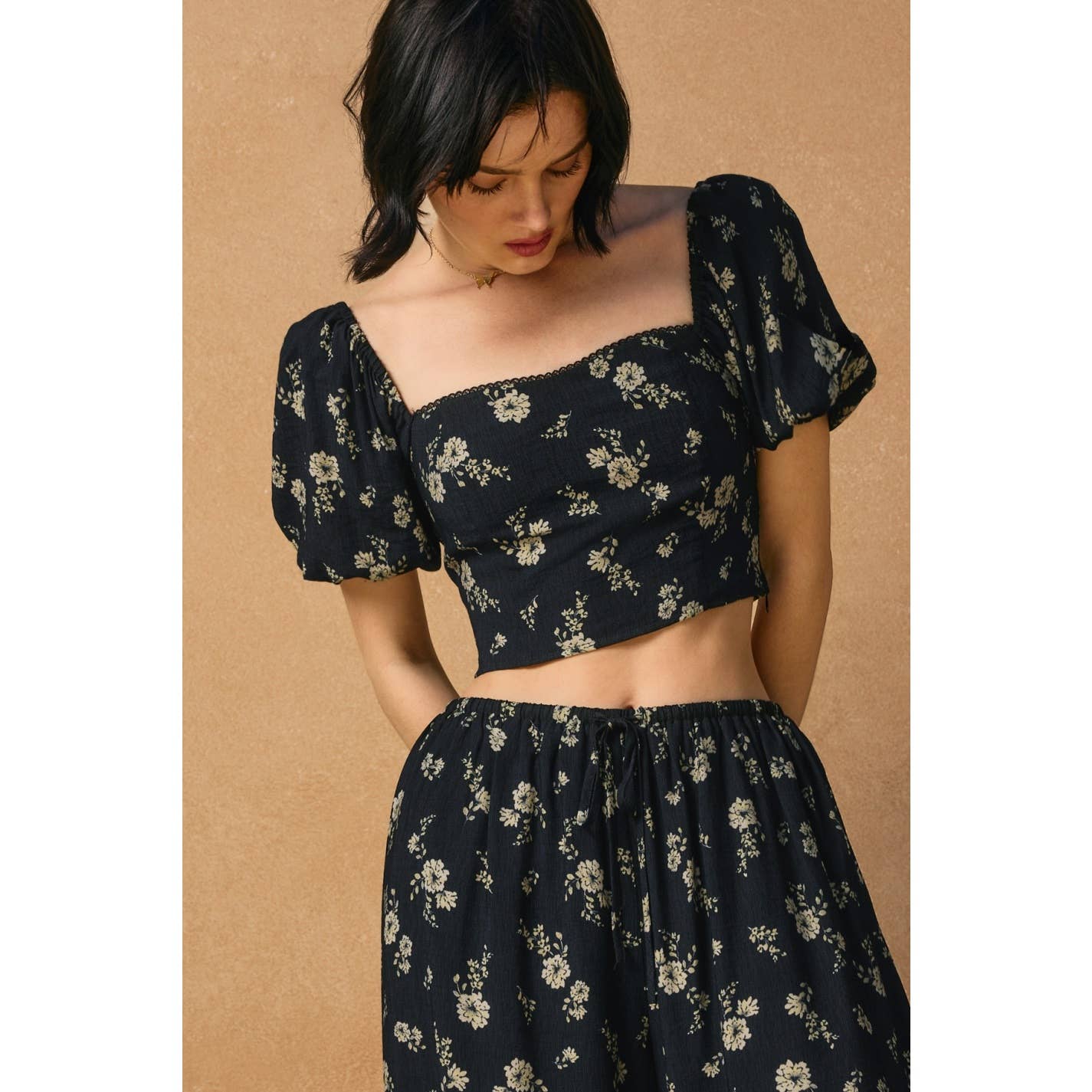 Dancing Moon Puff Sleeve Crop Top: MOONLIGHT FLORAL / FT13226-P2094