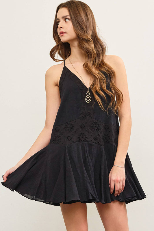 EYELET LACE V NECK OPEN PLEATS HEM CAMI DRESS: White / S22899