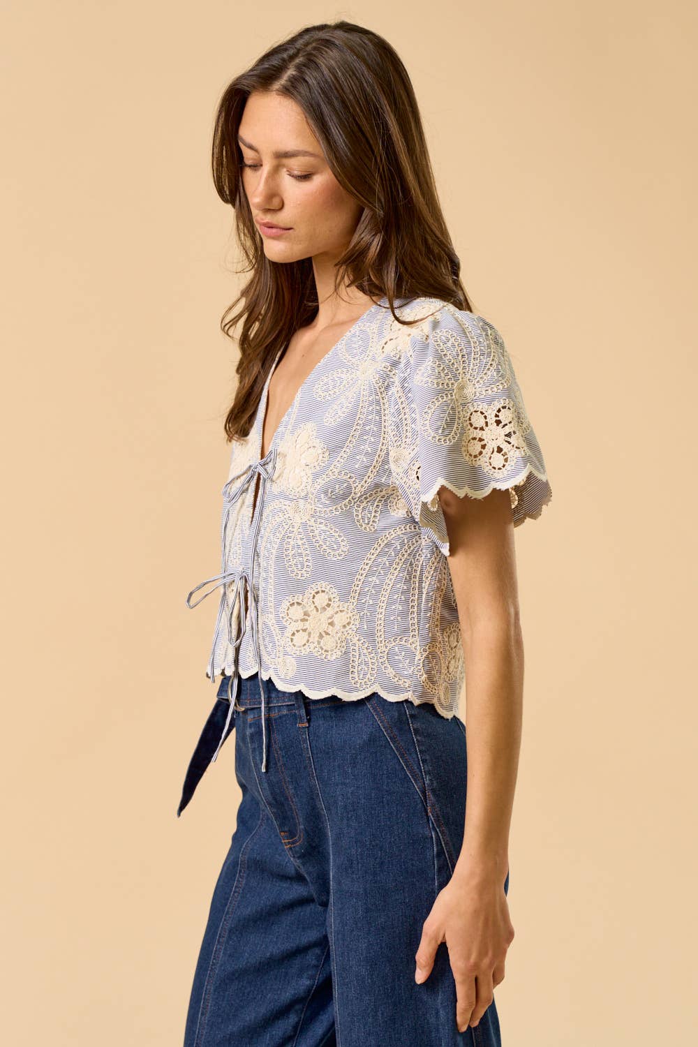 ILT6252 Embroidered Short Sleeve Top with Front Ties : BLACK-OFF WHITE