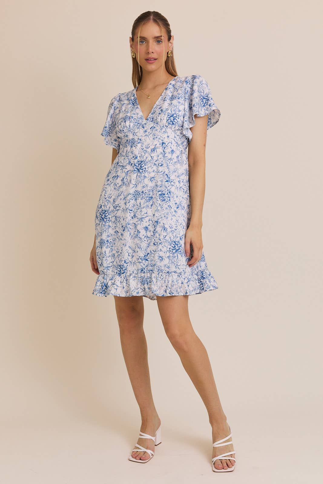 V-NECK RUFFLE SHORT SLEEVE BACK TIE FLORAL PRINT DRESS: CREAM-BLUE FLORAL / AD6040