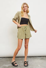 Load image into Gallery viewer, WAIST ELASTIC LINEN SHORTS: SOFT OLIVE
