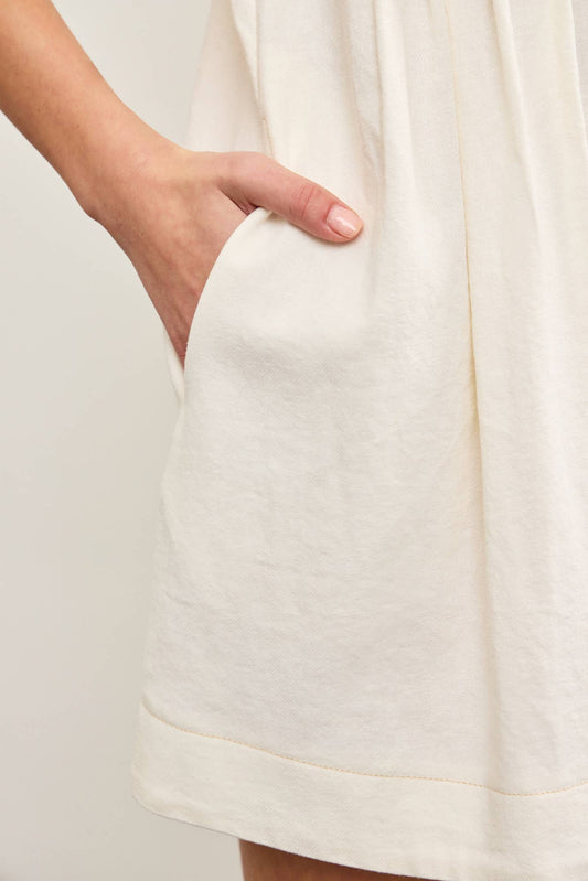 DEEP V NECK TIED FRONT PLEATED SLEEVELESS ROMPER: White / S24721