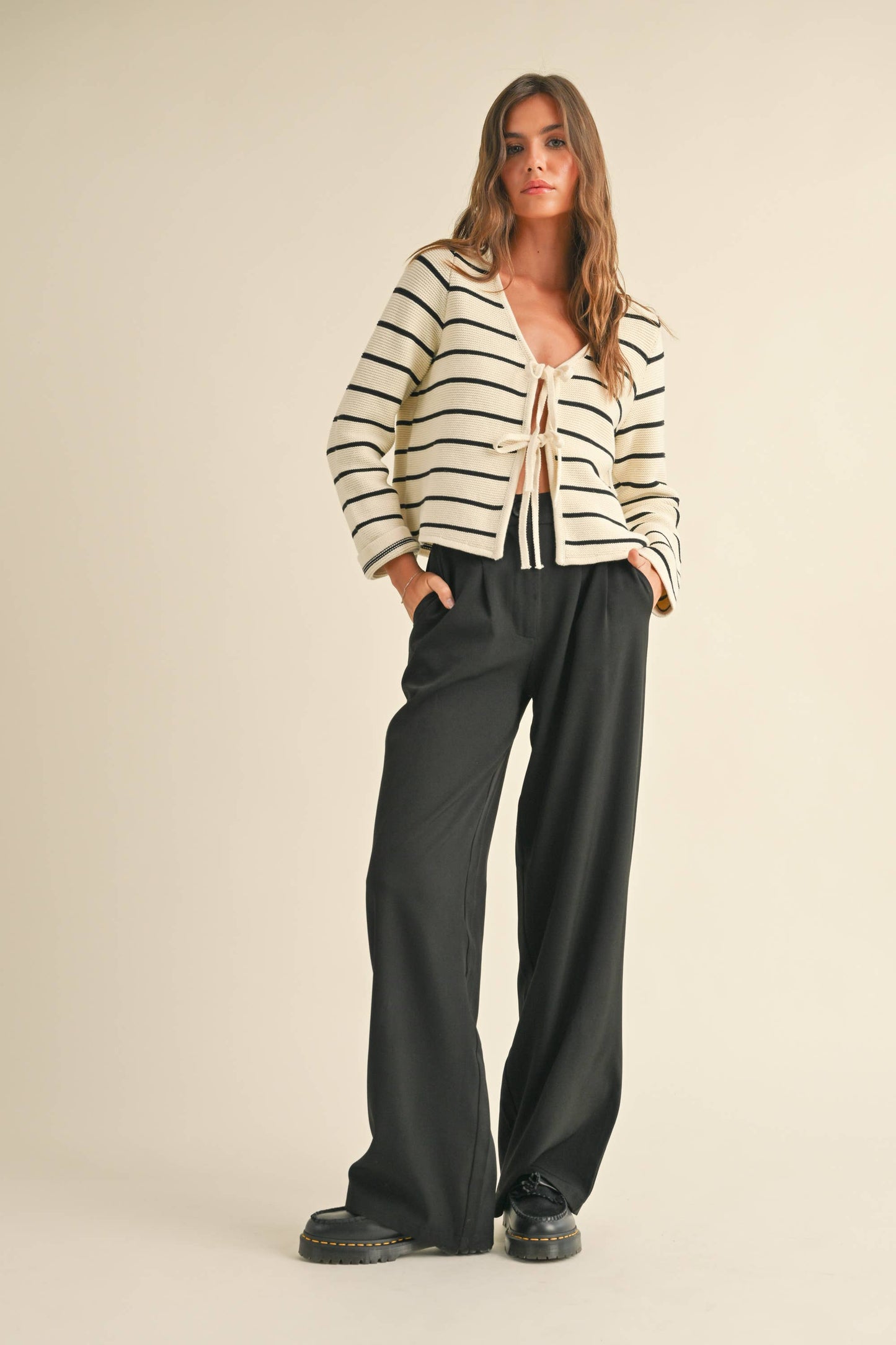 J4757   STRIPED TIED FRONT CARDIGAN: MOCHA/WHITE