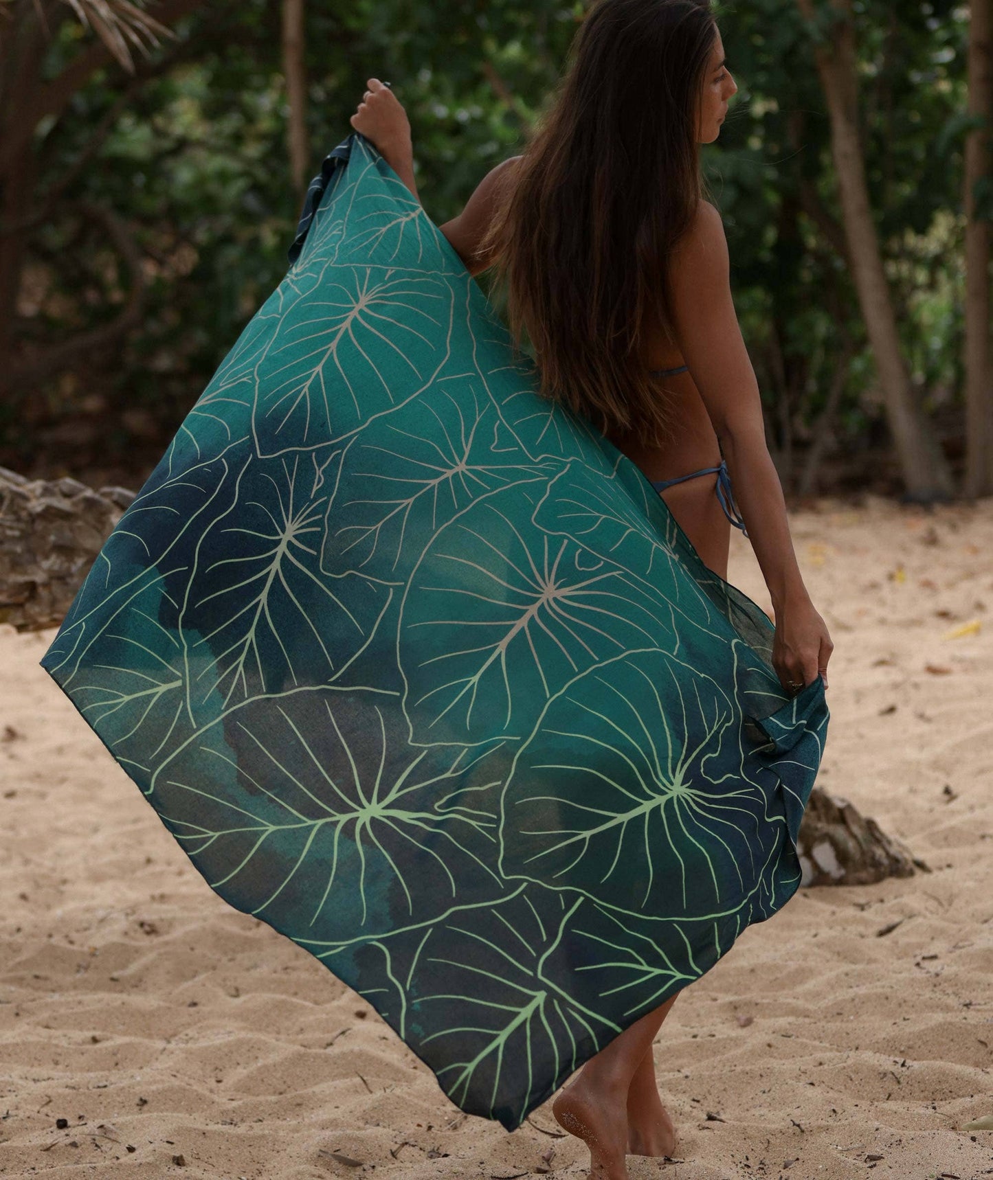 Kalo Pareo Sarong - Green: 67 x 43 in