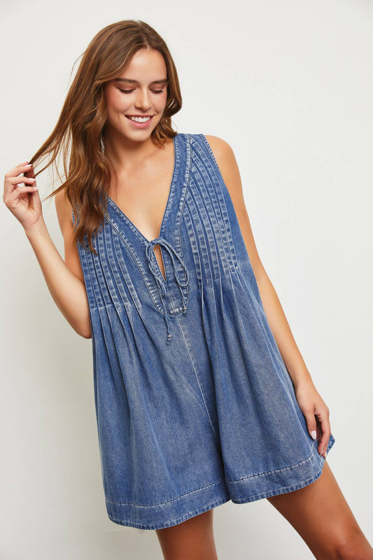 TIE WITH PLEATED DENIM ROMPER: WASHED DENIM / DS0590