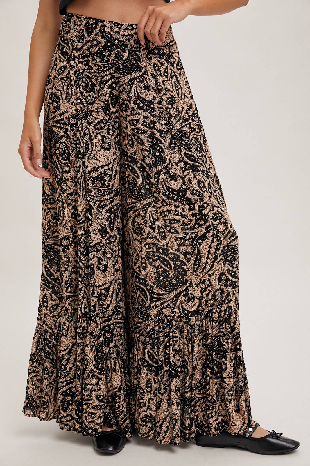 PAISLEY PRINT WIDE RUFFLED PANTS: Black / B02250