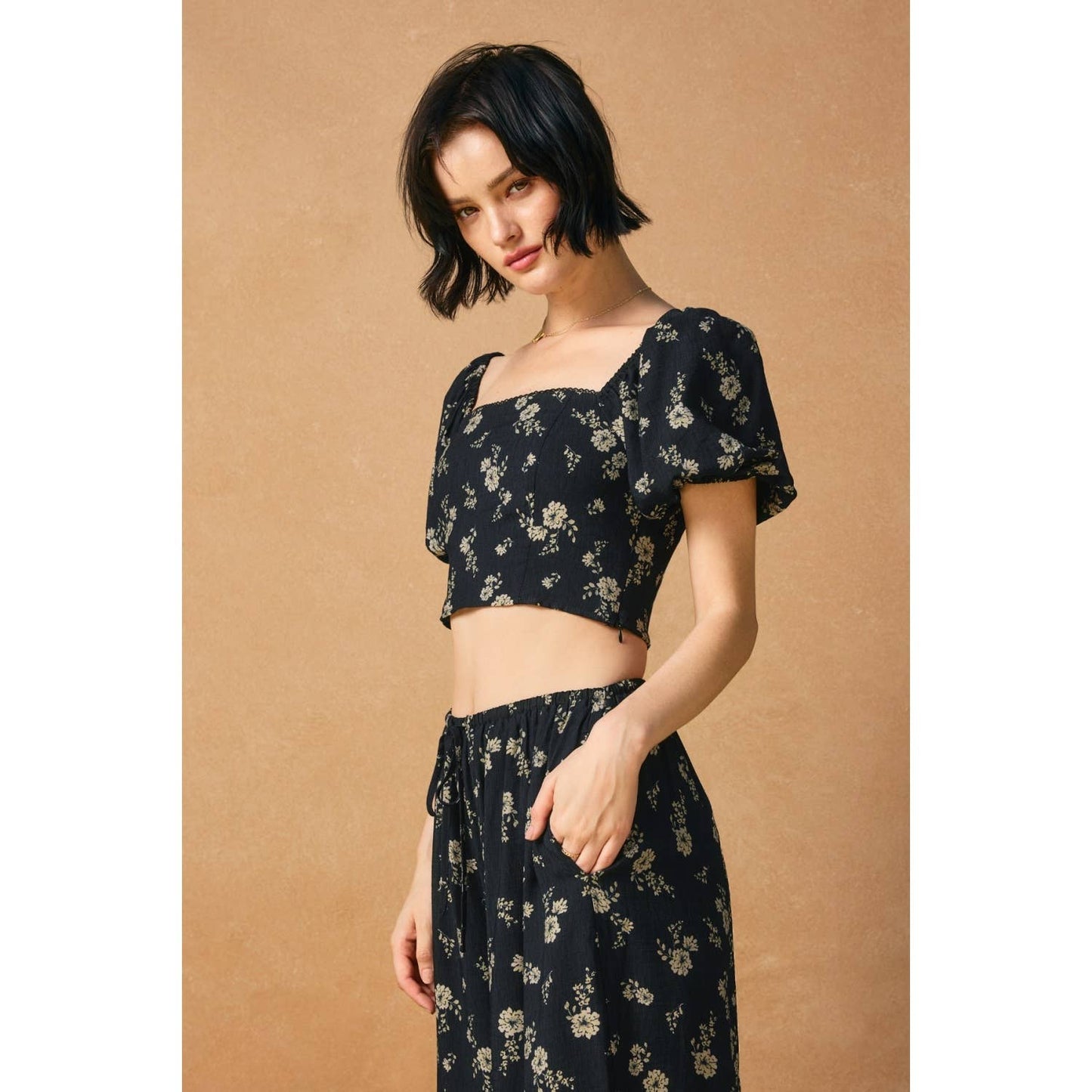 Dancing Moon Puff Sleeve Crop Top: MOONLIGHT FLORAL / FT13226-P2094
