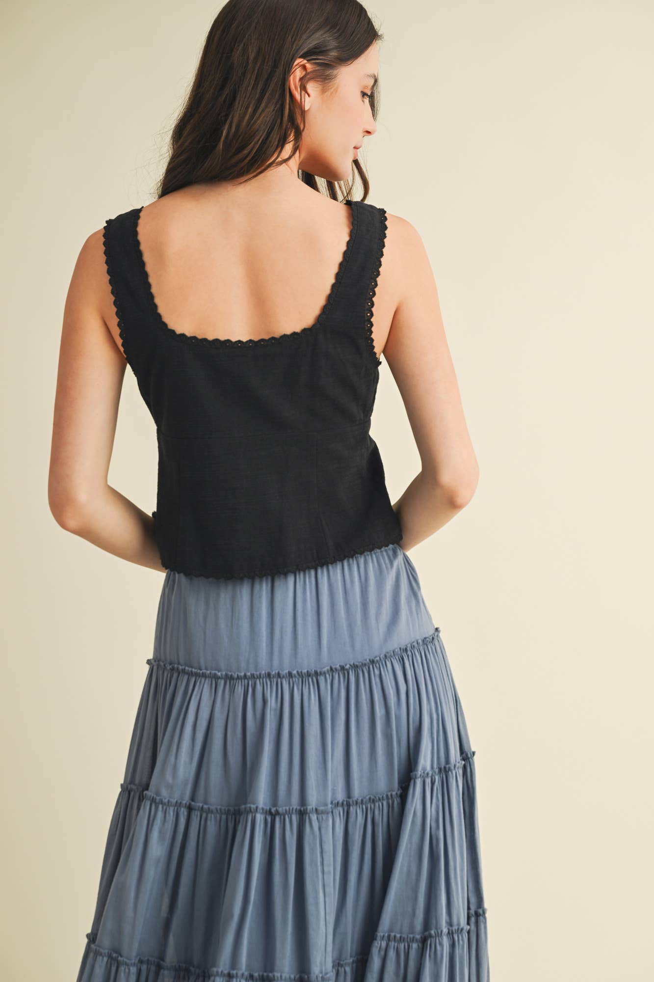 SCALLOP TRIM EDGE TIE FRONT SLEEVELESS TOP: GINGER / S24275