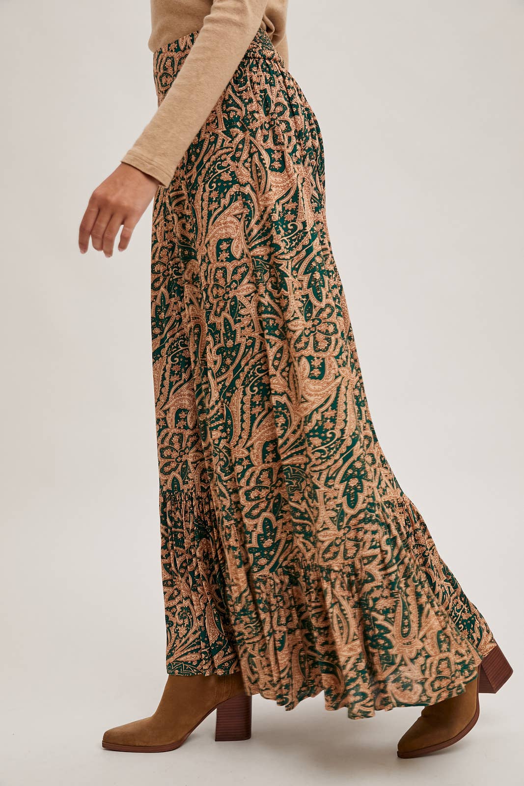 PAISLEY PRINT WIDE RUFFLED PANTS: Black / B02250