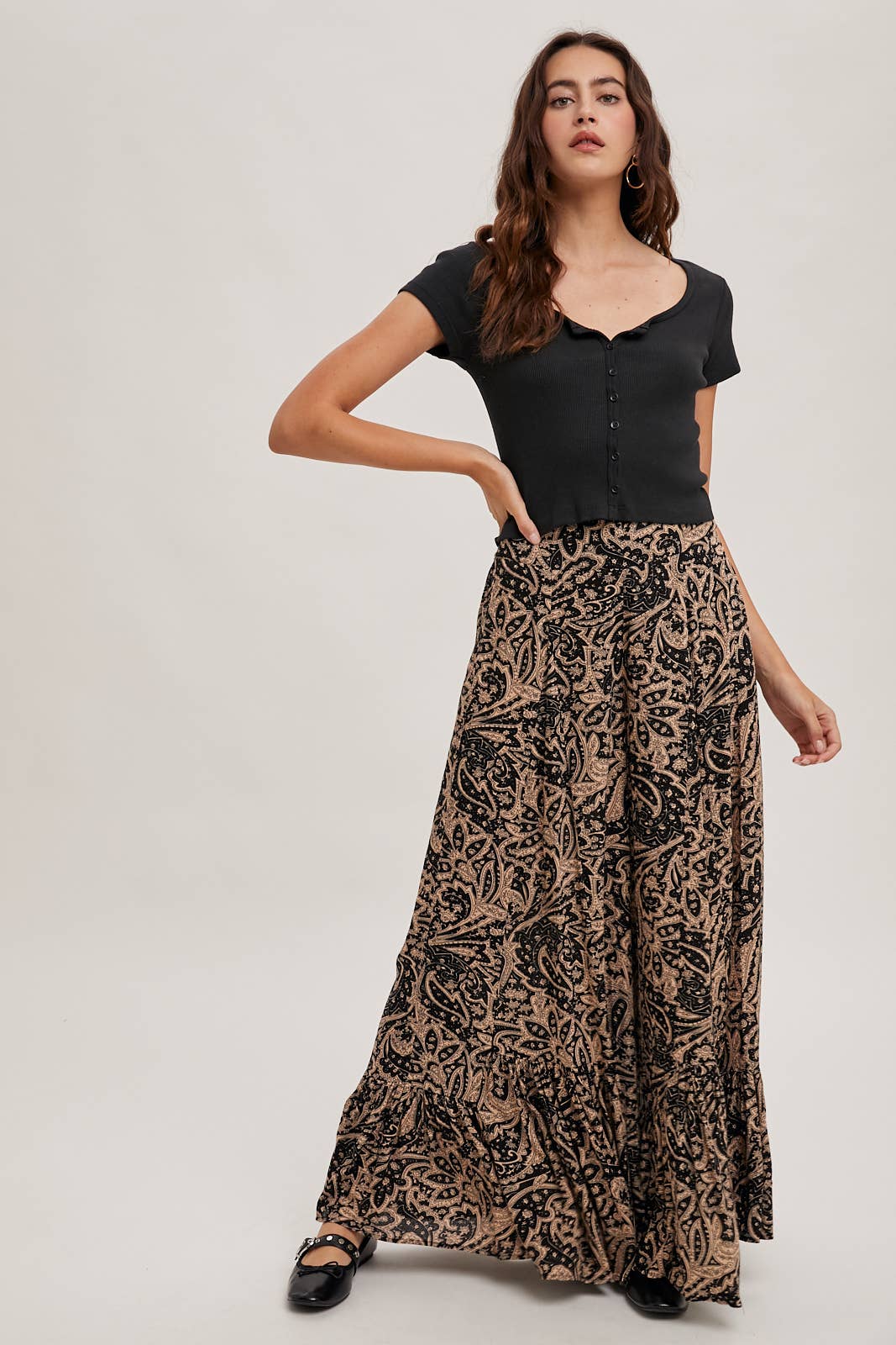 PAISLEY PRINT WIDE RUFFLED PANTS: Black / B02250