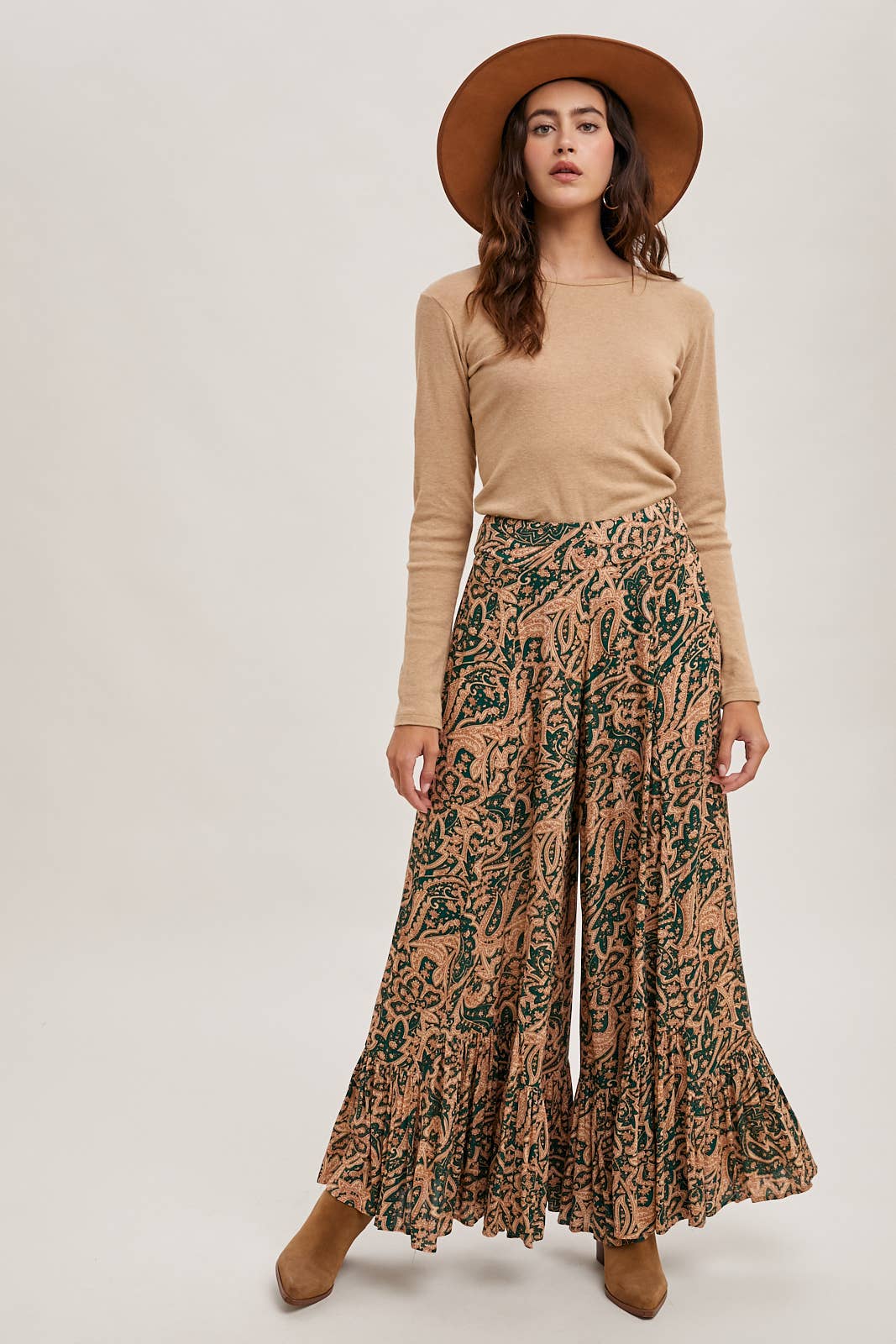 PAISLEY PRINT WIDE RUFFLED PANTS: Black / B02250