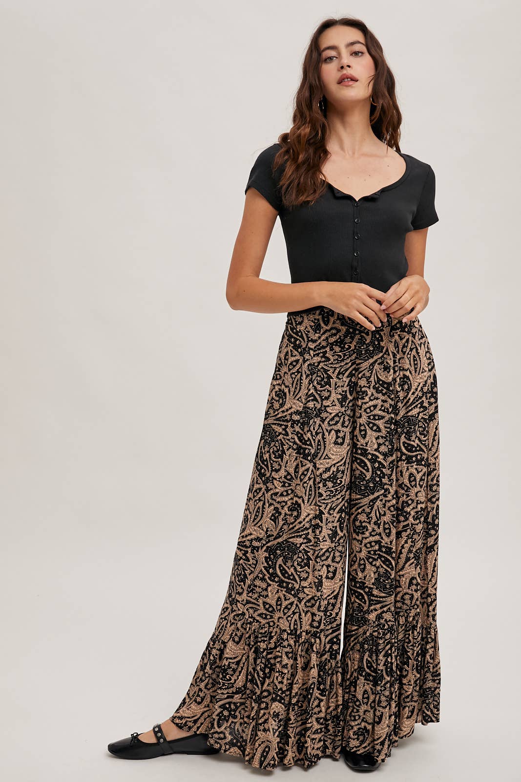 PAISLEY PRINT WIDE RUFFLED PANTS: Black / B02250