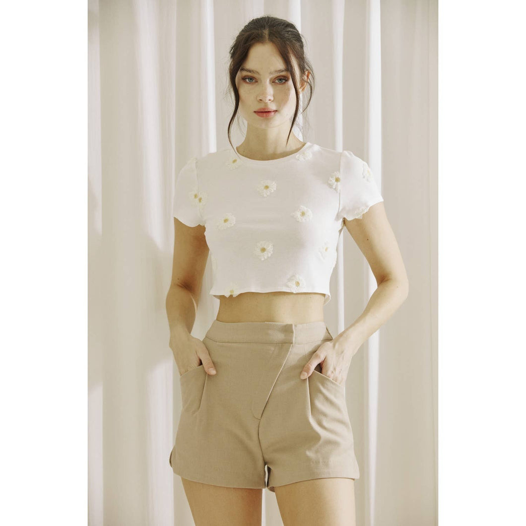 LT2343- 3D DAISY SEQUIN CROPPED TOP: WHITE YELLOW FLORAL